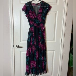 Floral dress Size M Colors are vibrant